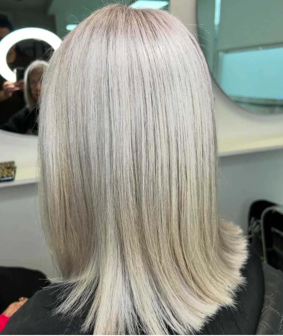 Resultaat: koele blonde balayage bij Kapsalon Chiman